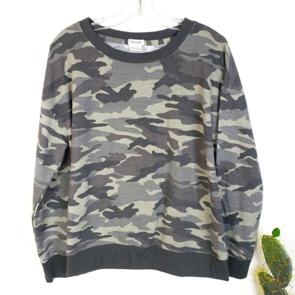 Splendid Camo Print Soft Sweatshirt size Large Athleisure Lounge Military Casual